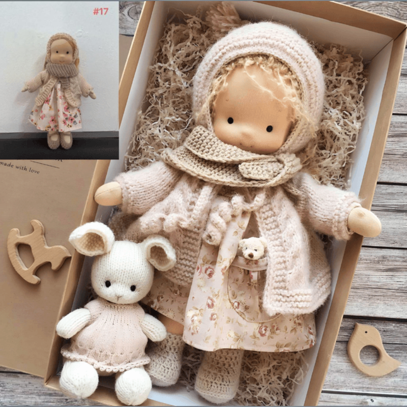 WillowDoll - Handgefertigte Waldorf-Puppe aus Baumwolle und Wolle